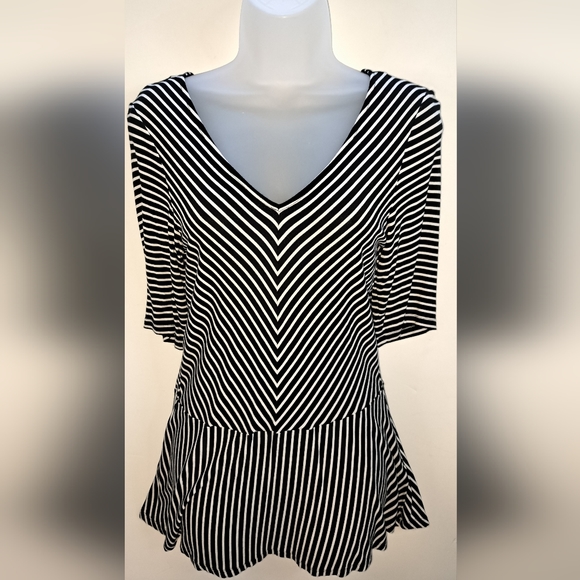 Cable & Gauge Black & White Striped Peplum Top Medium Women's Stretch V Neck - Picture 12 of 12